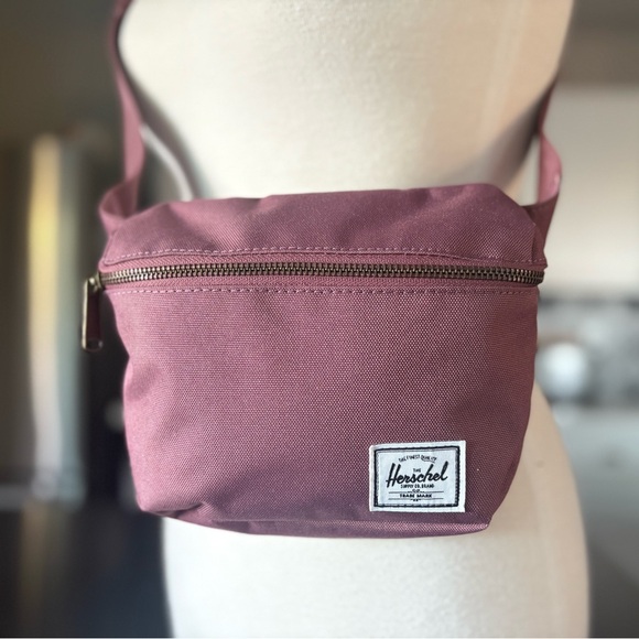 Herschel Hip Pack 2L- new without tags- dusty rose - Picture 4 of 4